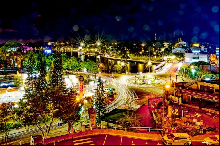 도시의 밤, 빛의 흐름